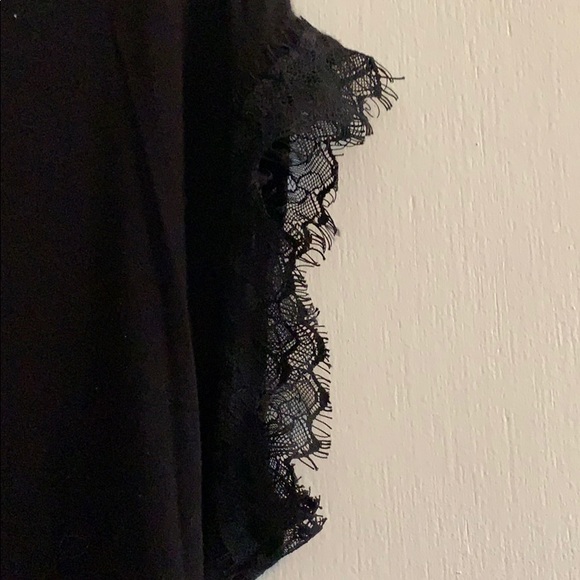 Black top size L with lace accents - Picture 2 of 3